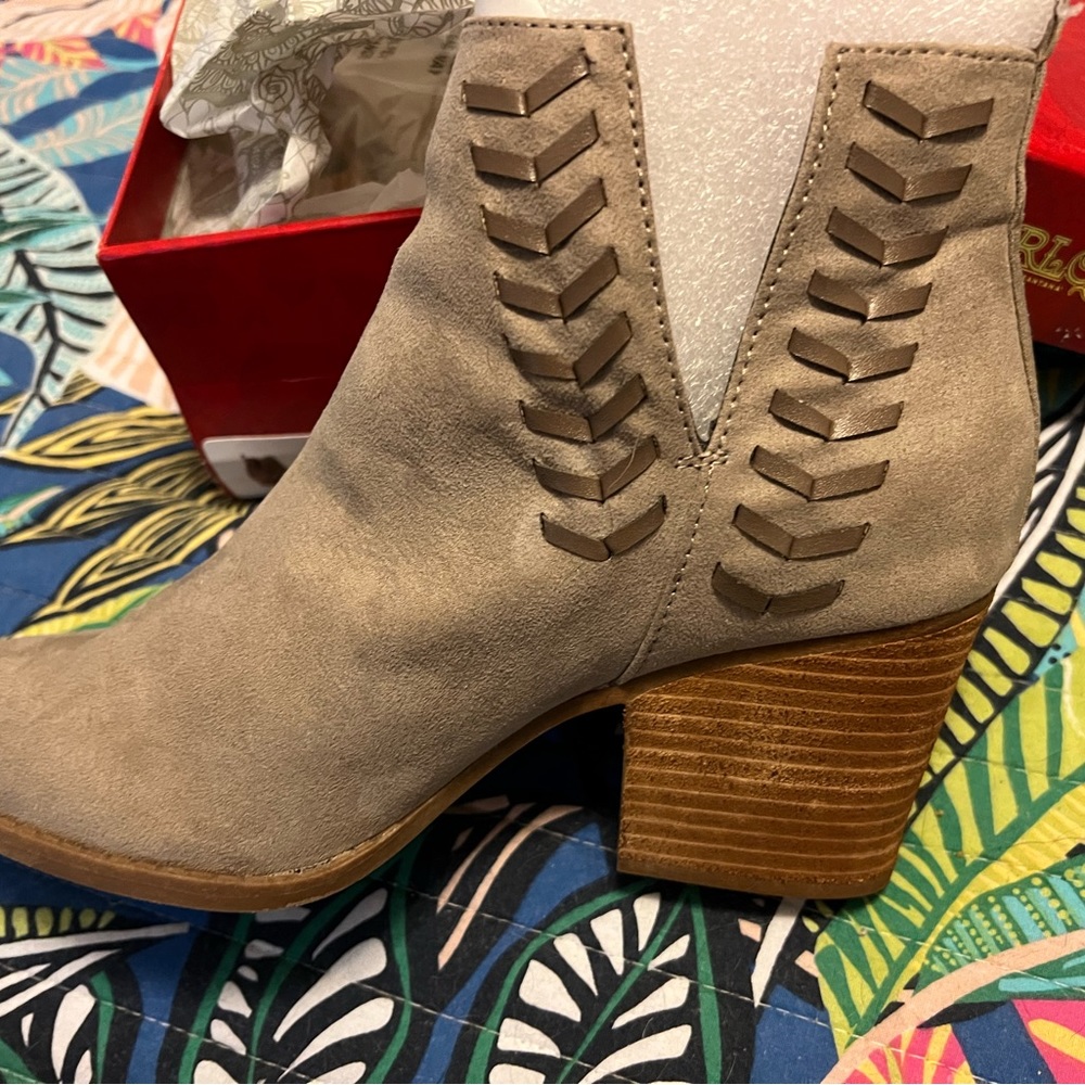 New boots - Picture 2 of 4